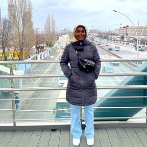 Meet your Posher, Batool